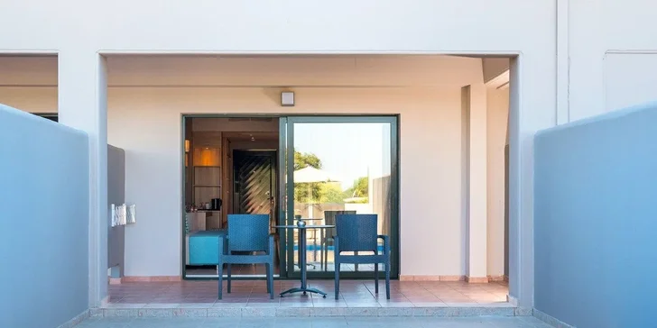 Letecky na Krétu: 5* hotel u pláže, all inclusive, bazény, tenis i miniclub