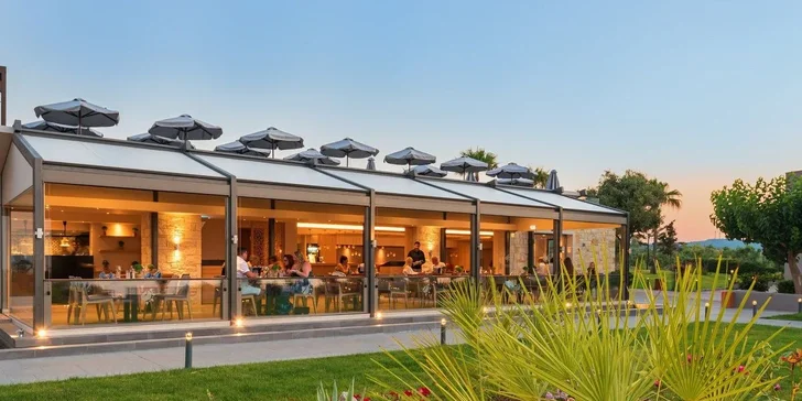 Letecky na Krétu: 5* hotel u pláže, all inclusive, bazény, tenis i miniclub