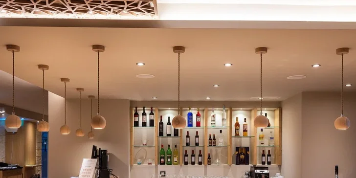 Letecky na Krétu: 5* hotel u pláže, all inclusive, bazény, tenis i miniclub