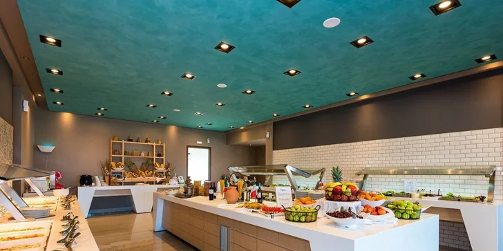 Letecky na Krétu: 5* hotel u pláže, all inclusive, bazény, tenis i miniclub