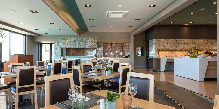 Letecky na Krétu: 5* hotel u pláže, all inclusive, bazény, tenis i miniclub