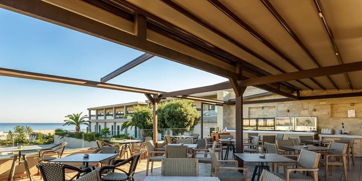 Letecky na Krétu: 5* hotel u pláže, all inclusive, bazény, tenis i miniclub