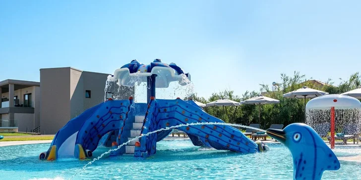 Letecky na Krétu: 5* hotel u pláže, all inclusive, bazény, tenis i miniclub