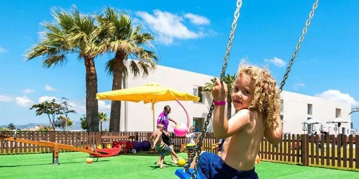 Letecky na Krétu: 5* hotel u pláže, all inclusive, bazény, tenis i miniclub