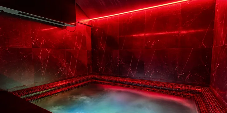 Privátní wellness pro 2 až 4 osoby: sauna, vířivka, ovocný talíř i prosecco