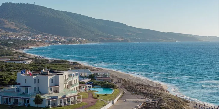 Sardinie s plnou penzí: Hotel Bellevue Resort Sardinia**** u písčité pláže, letenky i transfery v ceně