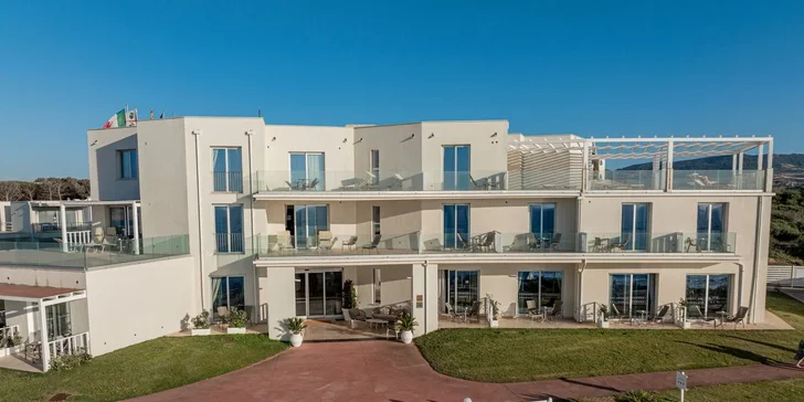 Sardinie s plnou penzí: Hotel Bellevue Resort Sardinia**** u písčité pláže, letenky i transfery v ceně