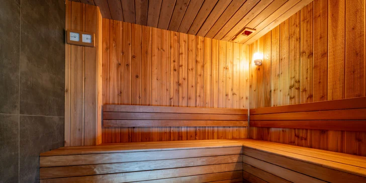 Moderní vila v přírodě Malé Fatry: panoramatické výhledy, terasa, krb, sportoviště i privátní wellness