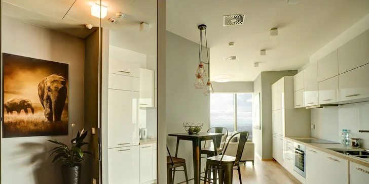 Luxusní apartmány ve Sky Tower: nejvyšší budova Wrocławi a nedávno i Polska, možnost jacuzzi
