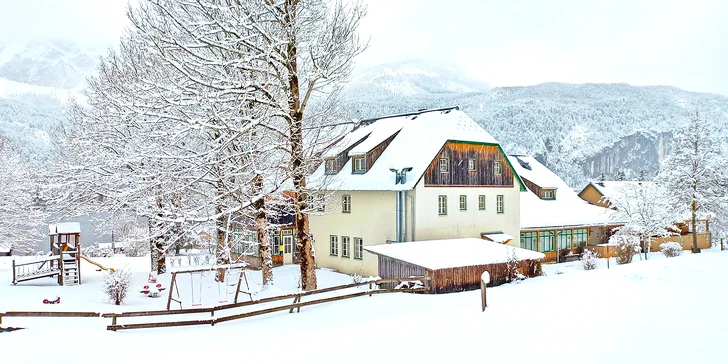 Zima v rakouských Alpách: regionální polopenze, venkovní sauna a 1denní skipas