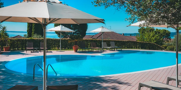 Lago di Garda: 4* hotel s bazénem a panoramatickou terasou hned u jezera, strava v ceně