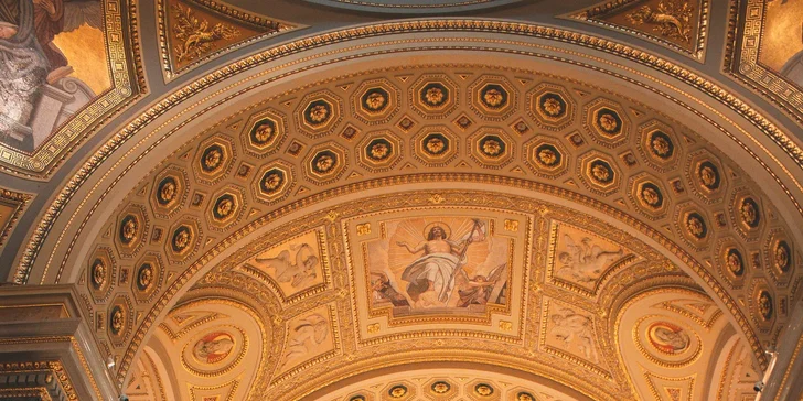 Adventní trhy a lázně v Budapešti: letenky z Prahy, 2 noci v hotelu i návštěva vánoční vesničky