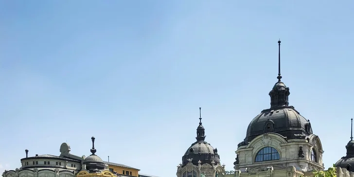 Adventní trhy a lázně v Budapešti: letenky z Prahy, 2 noci v hotelu i návštěva vánoční vesničky