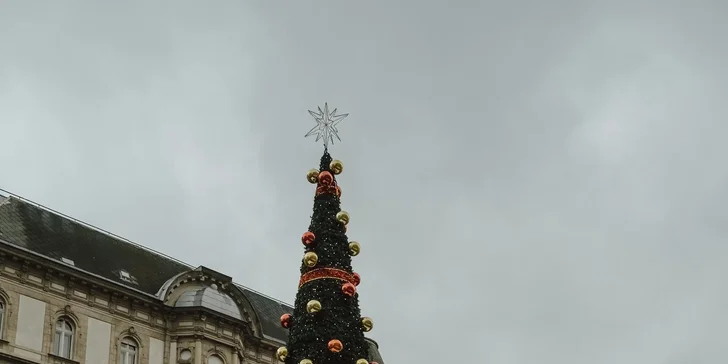 Adventní trhy a lázně v Budapešti: letenky z Prahy, 2 noci v hotelu i návštěva vánoční vesničky