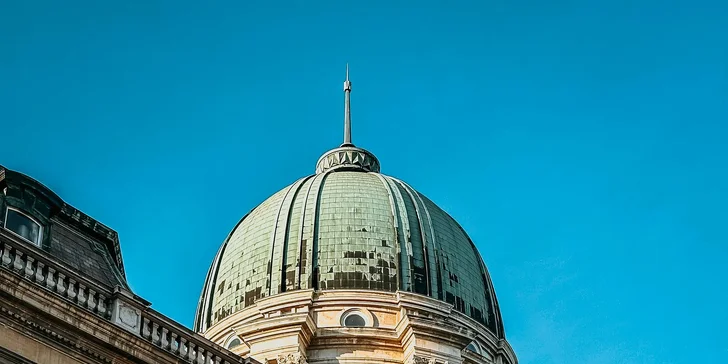 Adventní trhy a lázně v Budapešti: letenky z Prahy, 2 noci v hotelu i návštěva vánoční vesničky