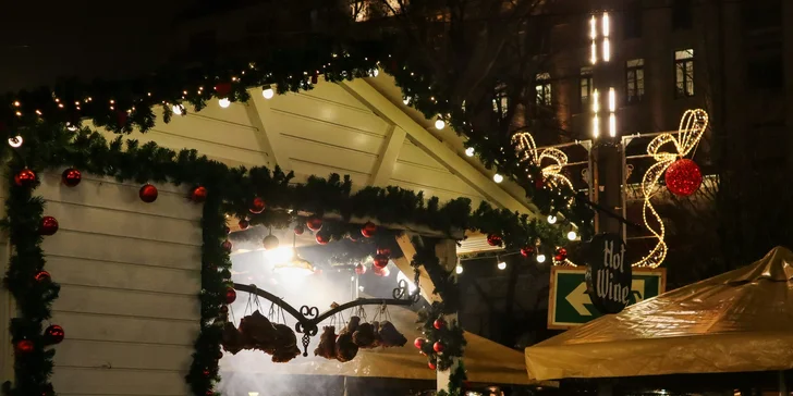 Adventní trhy a lázně v Budapešti: letenky z Prahy, 2 noci v hotelu i návštěva vánoční vesničky