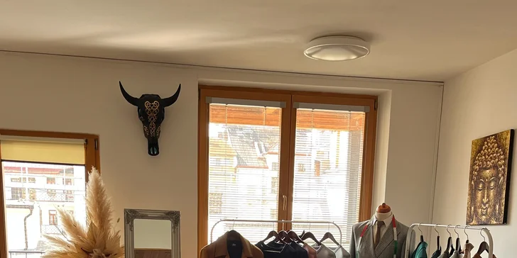  Samozřejmostí u každé varianty je výběr límečku, manžet i vyšití monogramu.