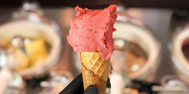 Denně tu mají na výběr minimálně 6 druhů – např. 70% čokoláda, malina, švestka, stracciatella, skořice, rakytník & stracciatella, aperol a mnohé další. 