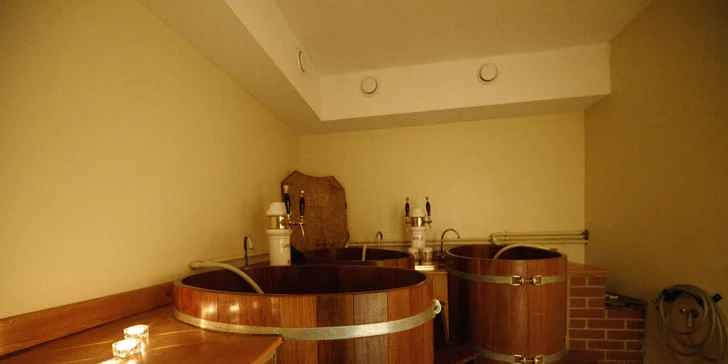 Dle varianty si užijete půlhodinovou koupel v pivních lázních, 30 minut v sauně a dalších 30 minut relaxace na slámovém lůžku. 