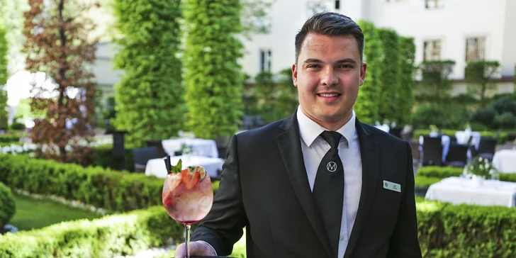 Kromě samotného jídla si vychutnáte i láhev vína, která se běžně na nápojovém lístku neobjevuje. 