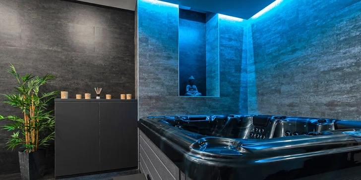 Privátní wellness s vířivkou a saunou pro dva: 120 minut relaxace i lahev sektu