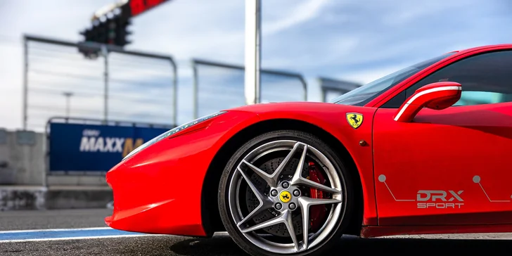 FERRARI 458 ITALIA