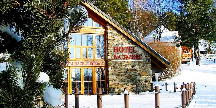 Zimní sporty i relax na Lipně: hotel s polopenzí a odpoledním snackem
