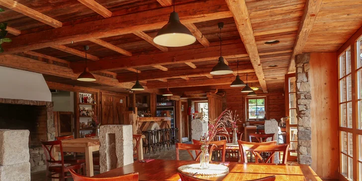 Pohádkové ubytování v šumavské roubence: výhled na Královský Hvozd, možnost snídaní