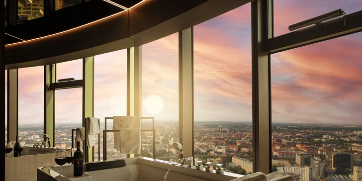 Luxusní apartmány ve Sky Tower: nejvyšší budova Wrocławi a nedávno i Polska, možnost jacuzzi