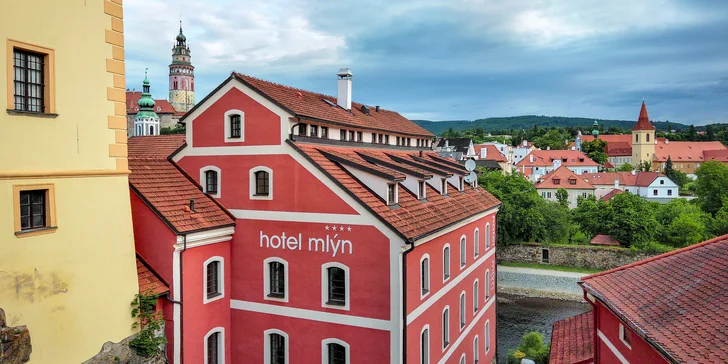 Krásný hotel v srdci Českého Krumlova s výhledem na Vltavu i zámek: balíčky s jídlem, wellness i voroplavbou