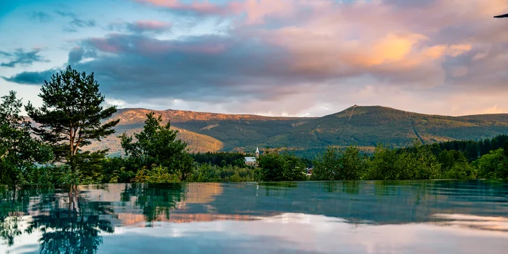 Nový moderní resort ve Sklářské Porubě: snídaně či polopenze, wellness, infinity bazén
