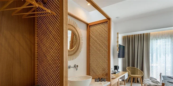 Adults only dovolená na Krétě: 4* hotel přímo u pláže, all inclusive, bazén, letenky