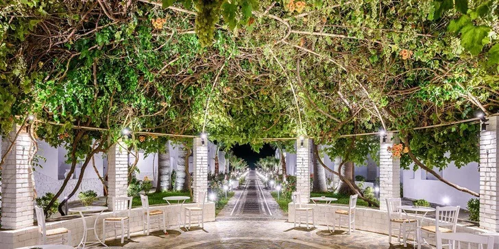 Adults only dovolená na Krétě: 4* hotel přímo u pláže, all inclusive, bazén, letenky