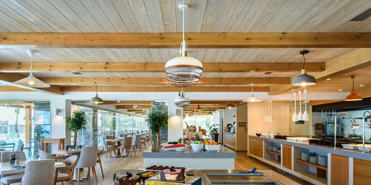 Adults only dovolená na Krétě: 4* hotel přímo u pláže, all inclusive, bazén, letenky