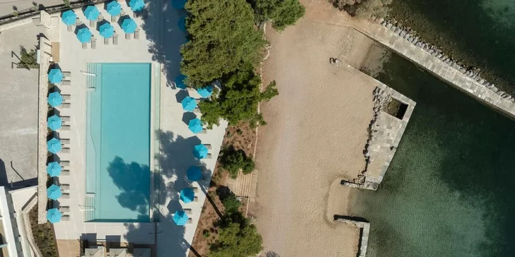 Řecko letecky: hotel Mirage Chalkida City Resort***** přímo u pláže, infinity bazén i snídaně