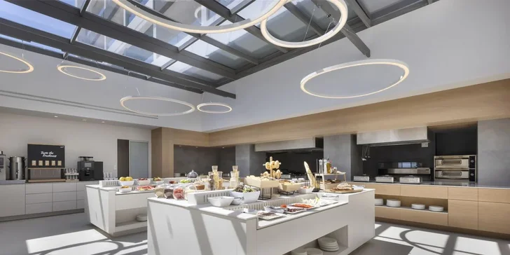 Řecko letecky: hotel Mirage Chalkida City Resort***** přímo u pláže, infinity bazén i snídaně