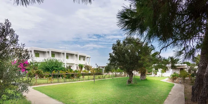 Dovolená na řeckém ostrově Skyros: 2* hotel Angela se snídaní, bazén i letenky