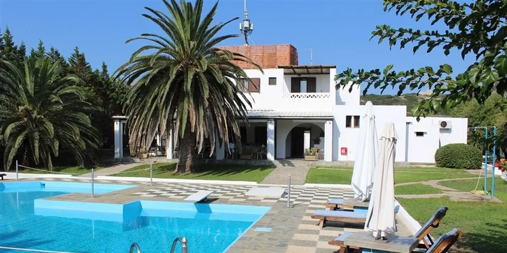 Odpočinek na řeckém ostrově Skyros: letenky, 3* hotel Melikari 300 m od pláže, snídaně, bazén