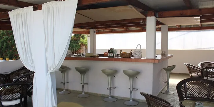 Odpočinek na řeckém ostrově Skyros: letenky, 3* hotel Melikari 300 m od pláže, snídaně, bazén