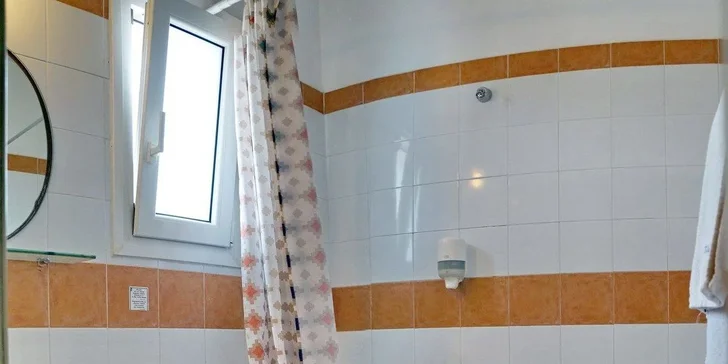 Ostrov Lesbos letecky: hotel Panselinos*** u pláže, polopenze i bazén