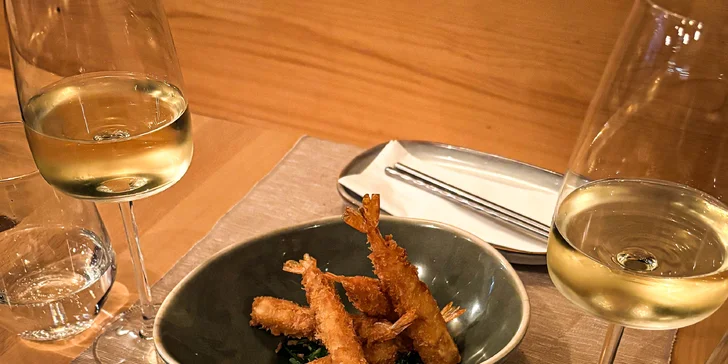 Degustační asijské menu v Litomyšli pro 2 osoby: polévka phở, krevety, knedlíčky gyoza a další