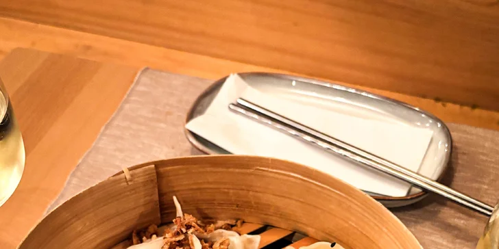 Degustační asijské menu v Litomyšli pro 2 osoby: polévka phở, krevety, knedlíčky gyoza a další