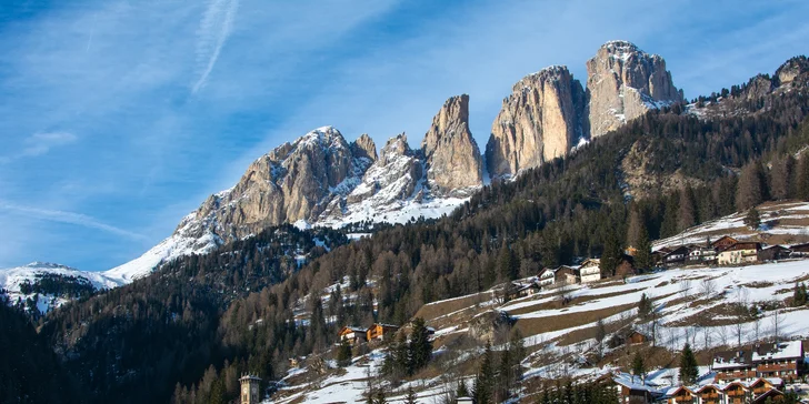 Dovolená v Dolomitech ve Val di Fassa: snídaně či polopenze, neomezený wellness i skibus