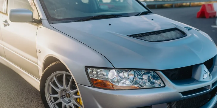 Jízda v Nissan Skyline R34, Nissan Silvia nebo Mitsubishi Lancer Evolution VIII: řízení i spolujízda, varianta s jízdou driftem