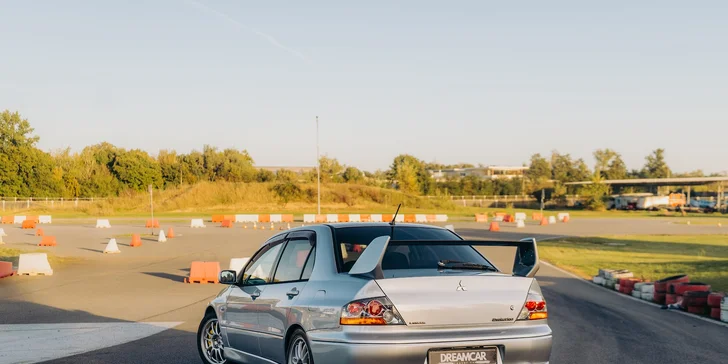 Jízda v Nissan Skyline R34, Nissan Silvia nebo Mitsubishi Lancer Evolution VIII: řízení i spolujízda, varianta s jízdou driftem