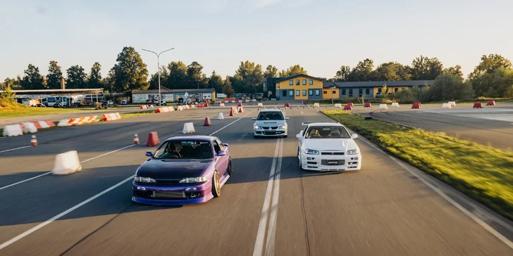 Jízda v Nissan Skyline R34, Nissan Silvia nebo Mitsubishi Lancer Evolution VIII: řízení i spolujízda, varianta s jízdou driftem