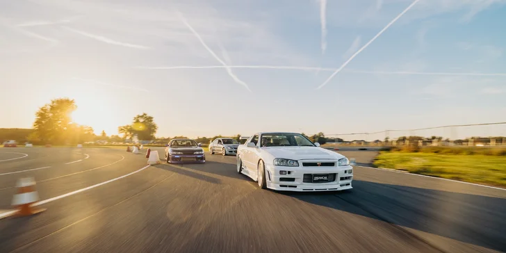 Jízda v Nissan Skyline R34, Nissan Silvia nebo Mitsubishi Lancer Evolution VIII: řízení i spolujízda, varianta s jízdou driftem
