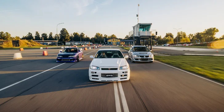 Jízda v Nissan Skyline R34, Nissan Silvia nebo Mitsubishi Lancer Evolution VIII: řízení i spolujízda, varianta s jízdou driftem