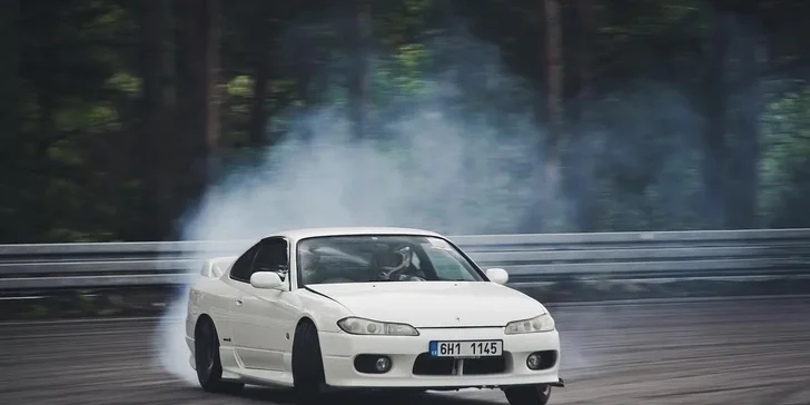 Jízda v Nissan Skyline R34, Nissan Silvia nebo Mitsubishi Lancer Evolution VIII: řízení i spolujízda, varianta s jízdou driftem