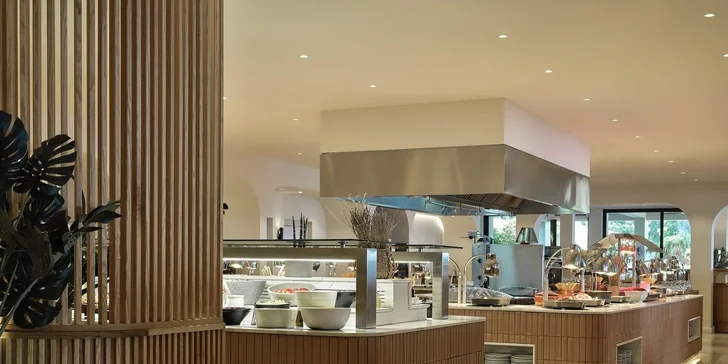 Dovolená na Korfu: 4* hotel Aeolos Beach u pláže, all inclusive, bazén i let